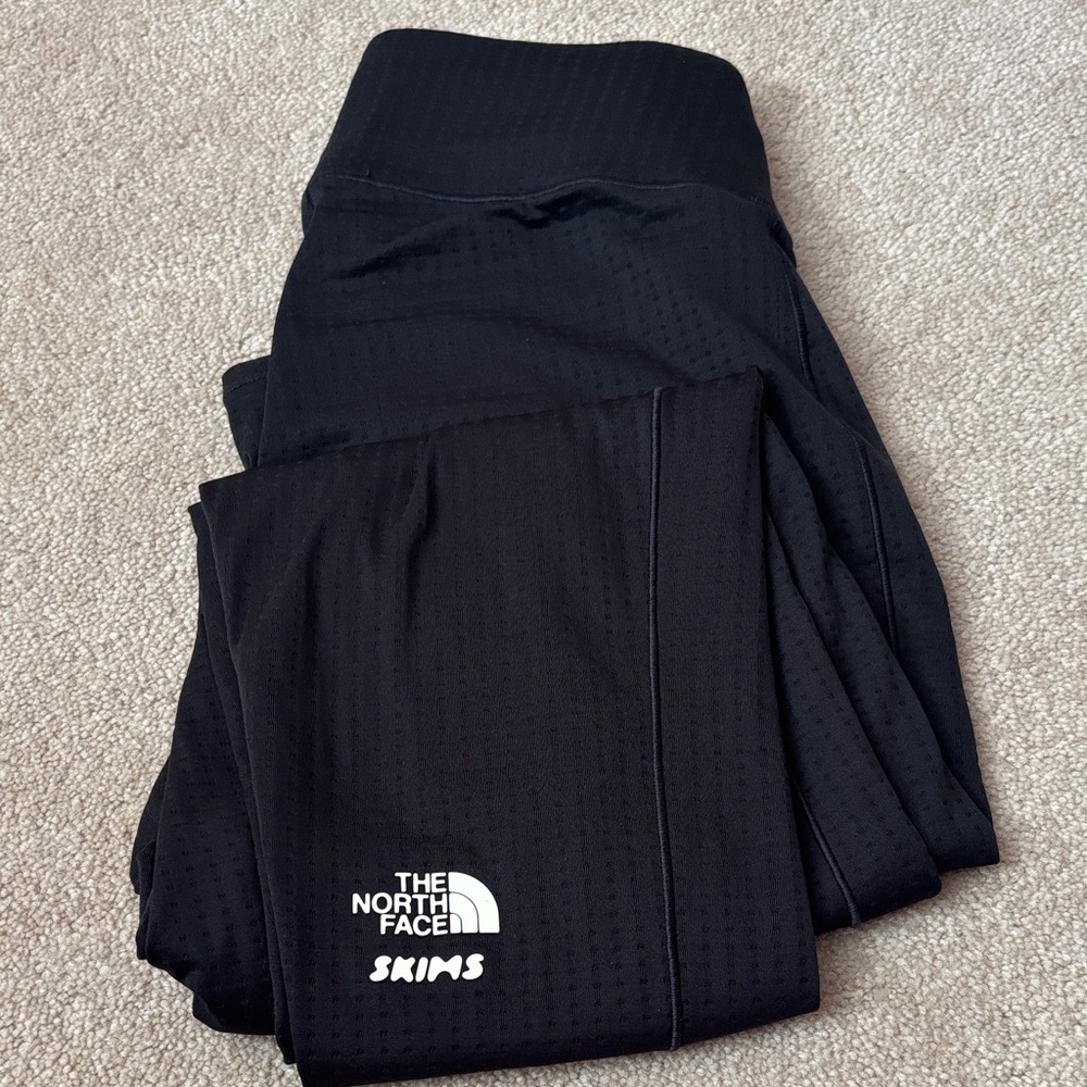 SKIMS The North Face DOT Black Leggings